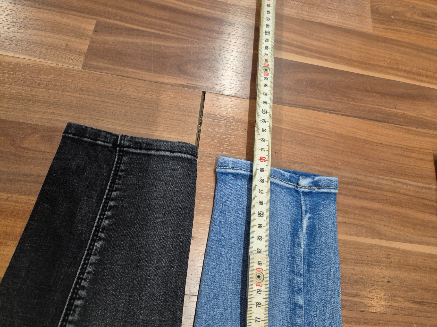 Jeans: Jeans Hosen Set, Gr 36, B16 – Usato da Schwarzenburg venduto da Flamingo07 2