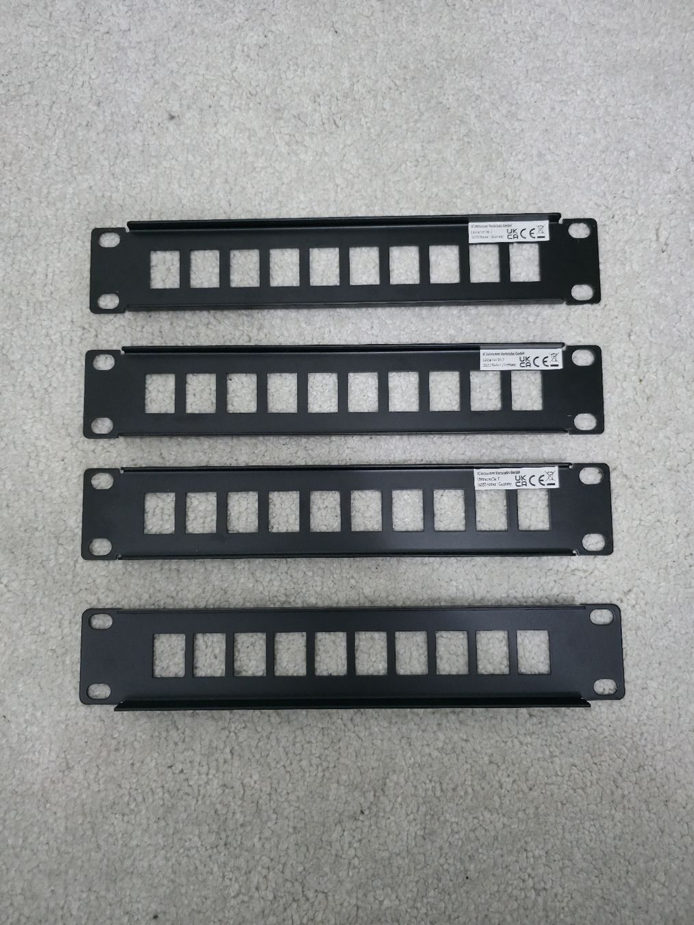 Racks & Ständer: Panneau de brassage keystone 10" x4 pcs – Neu (gemäss Beschreibung) aus Embrach von niz_8sff 2