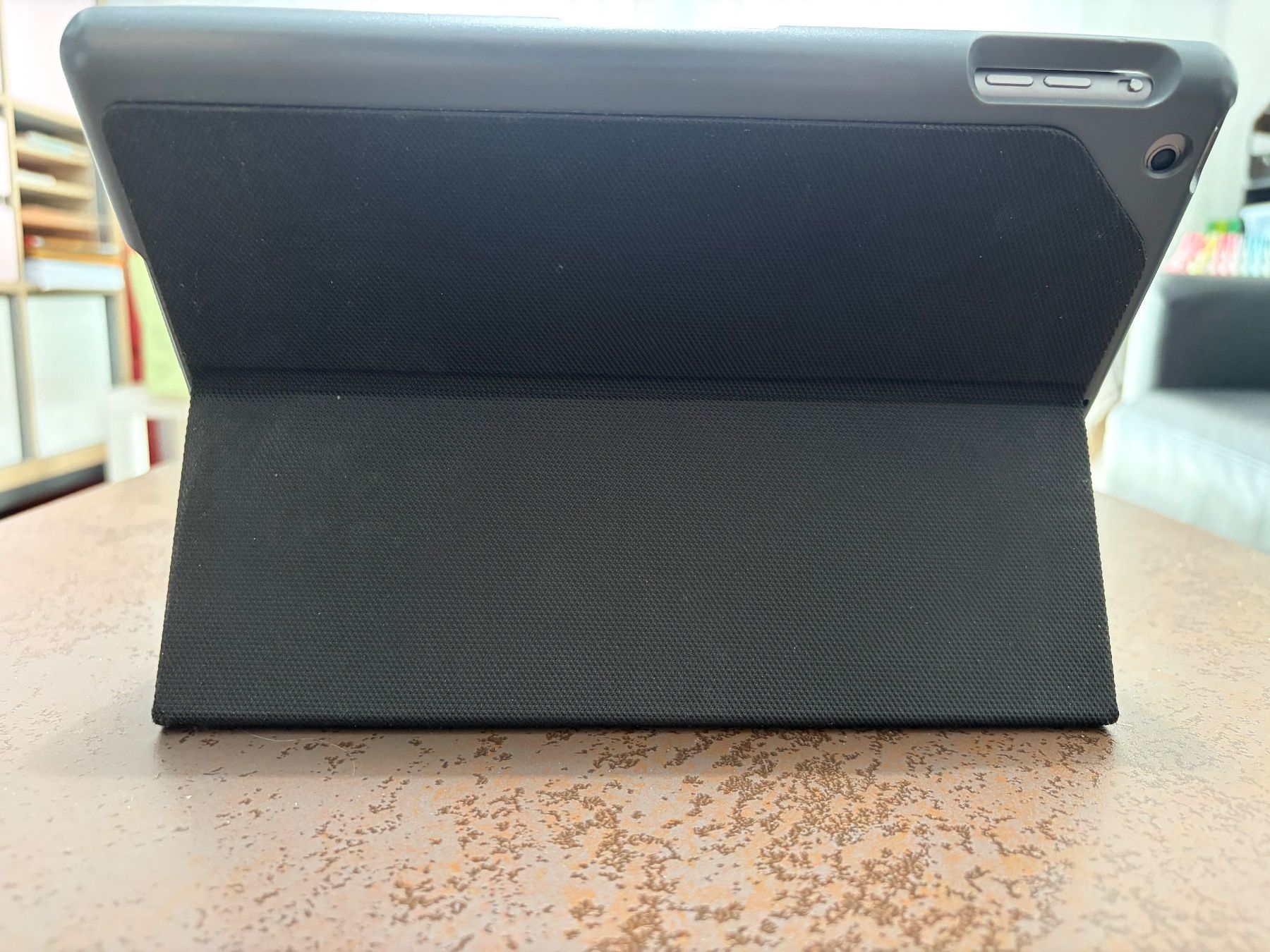 Apple Tablettes PC: Apple Ipad Air A1475 Cellular mit Tastatur – D'occasion à Inwil par beat_qg9k 5