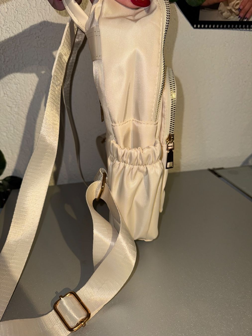 Zaini: Schöner cremefarbener Rucksack mit Metallperlen – Nuovo (secondo la descrizione) da Grosswangen venduto da shoes.bags.and.co 5