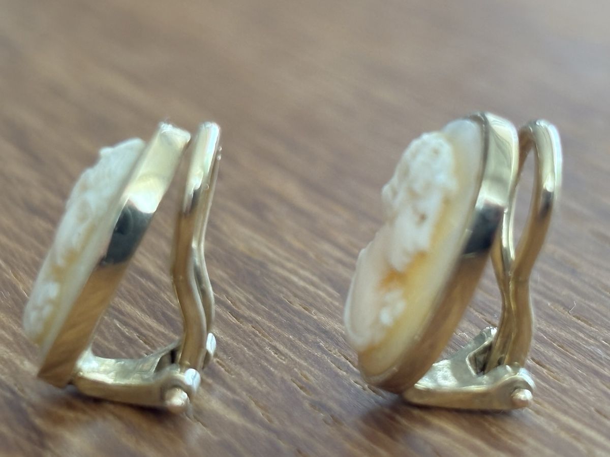 Orecchini pendenti & Orecchini a lobo: 18k gold and cameo earrings – Nuovo (secondo la descrizione) da Aarau venduto da banzinho 2