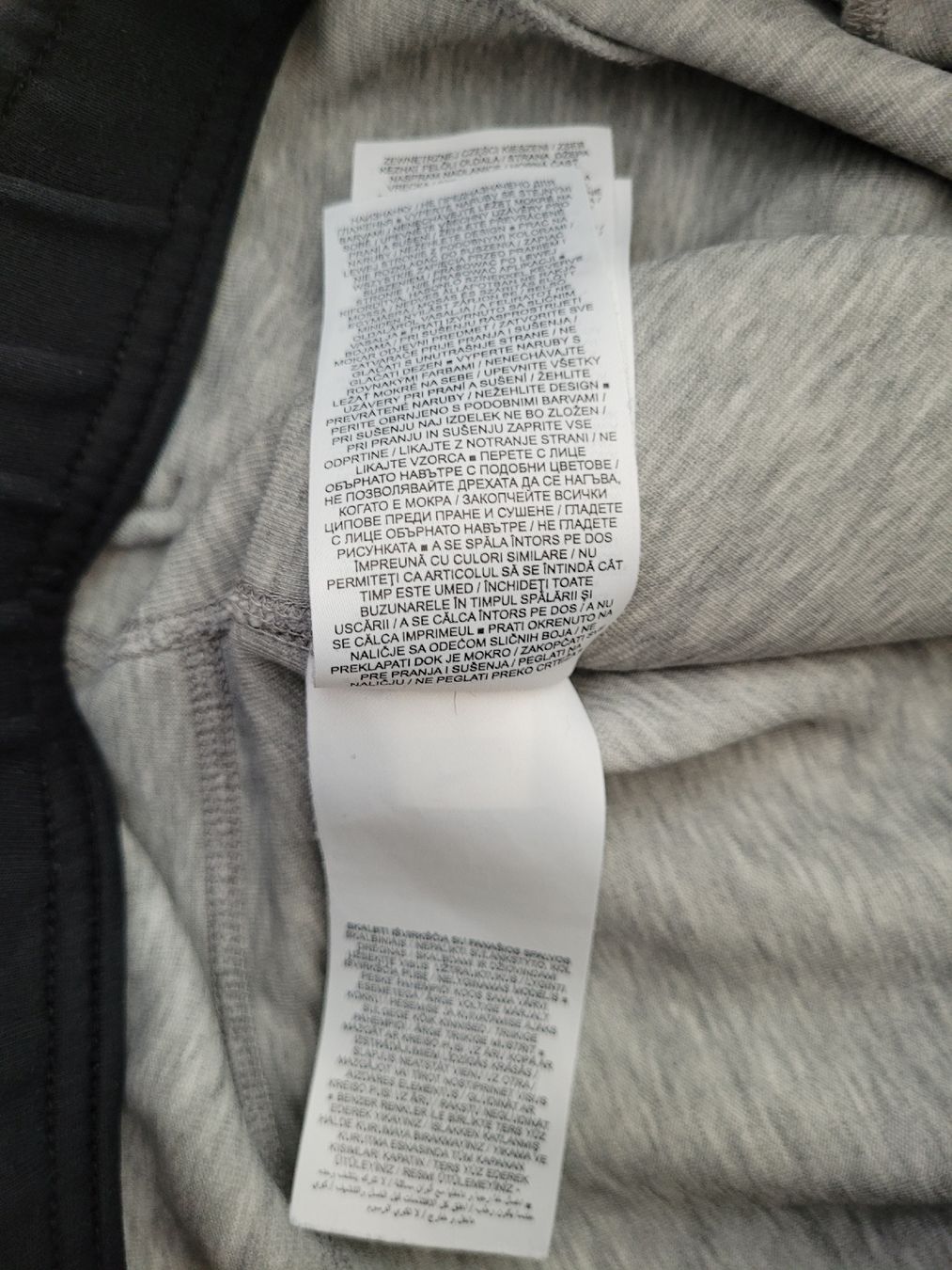 Nike Pantaloni: 86. Pantalon de jogging Nike gris – Usato da Villars-sur-Glâne venduto da m66_dch5 8
