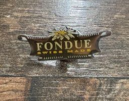 Pin Fondue Swiss Made Anstecker, Edelweiss, Vintage Stil!