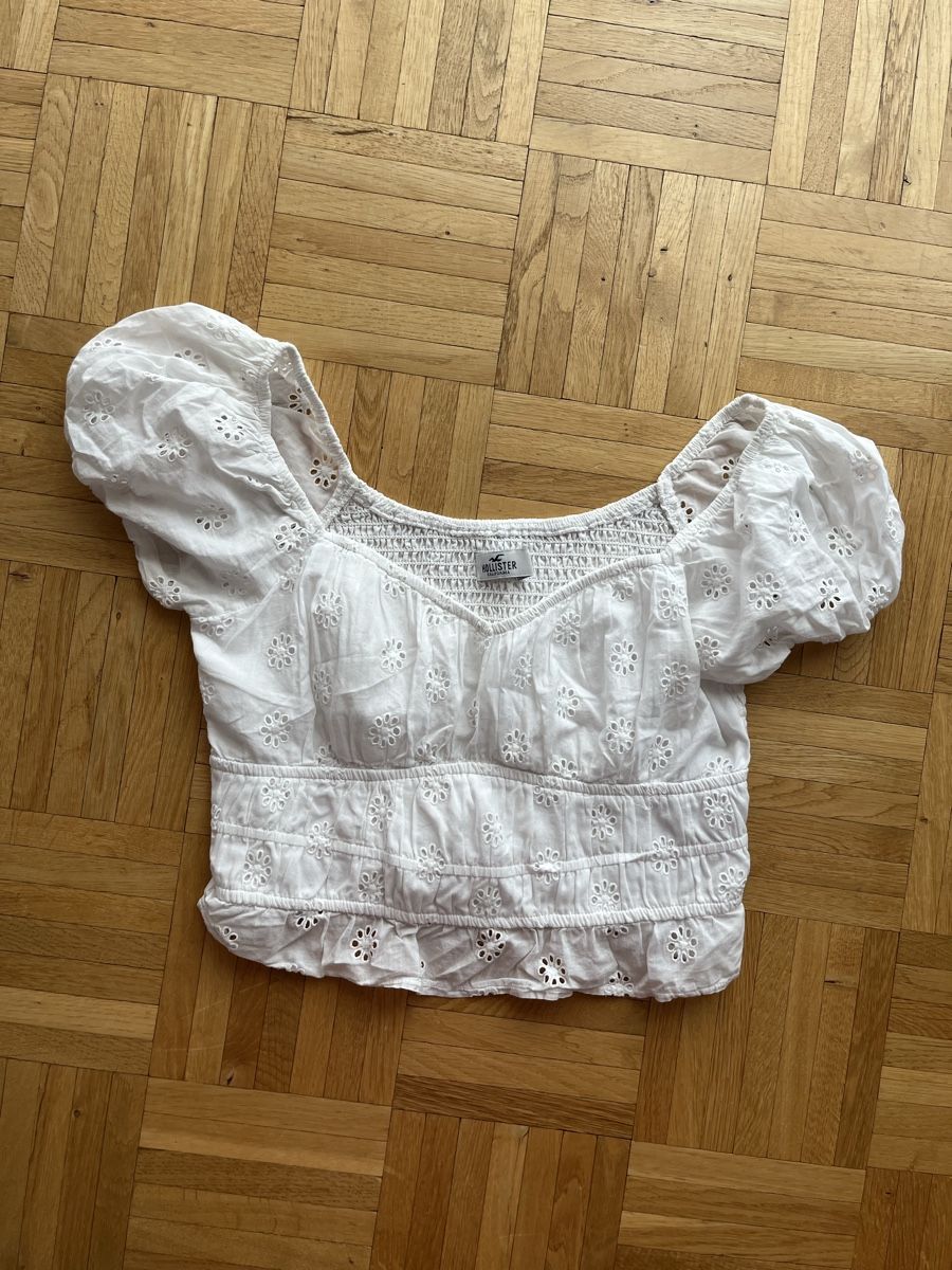 Hollister Blouses, T-shirts & Tops: T-shirt blanc  – D'occasion à Lausanne par els_ndt8