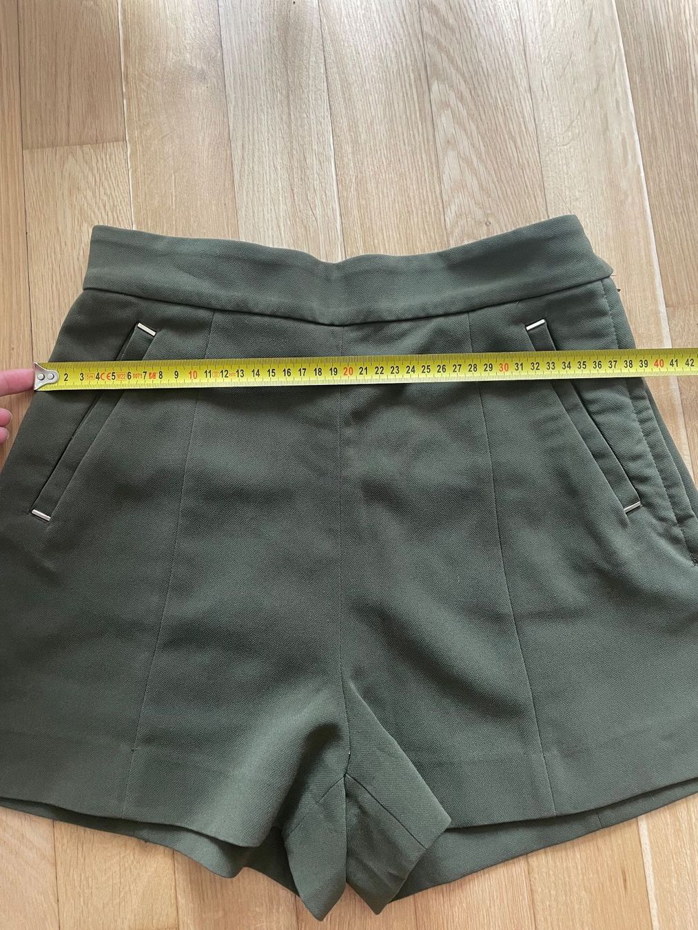 H&M Pantaloni: Short H&M – Usato da Sierre venduto da e_vrn 5