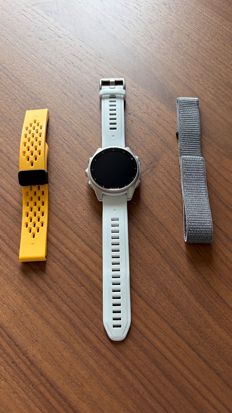 Garmin Smartwatch: Garmin Fenix 8 43mm Polar White – Usato da Granges-Paccot venduto da RiedelFr