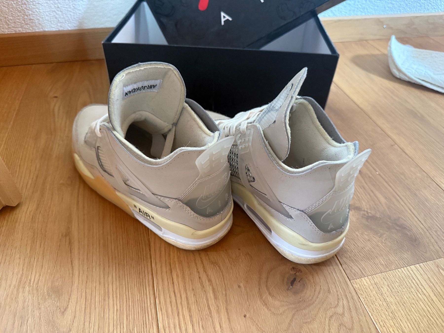Scarpe da uomo: Nike Air Jordan 4  Beige – Usato da Sargans venduto da bro_tf7f 1