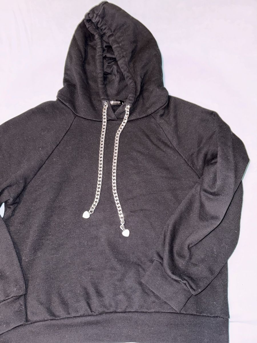Maglioni & Felpe: Schwarzer Kapuzenpullover mit Kette Grösse S – Usato da Altdorf UR venduto da Lilelo82