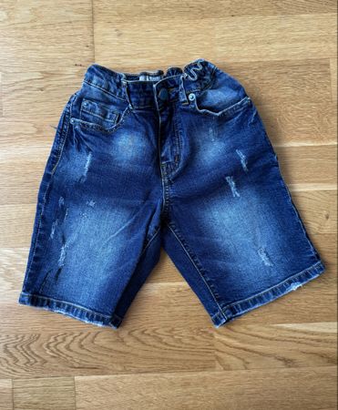 Coole Jeans Shorts, Grösse 122/28, Top Zustand!