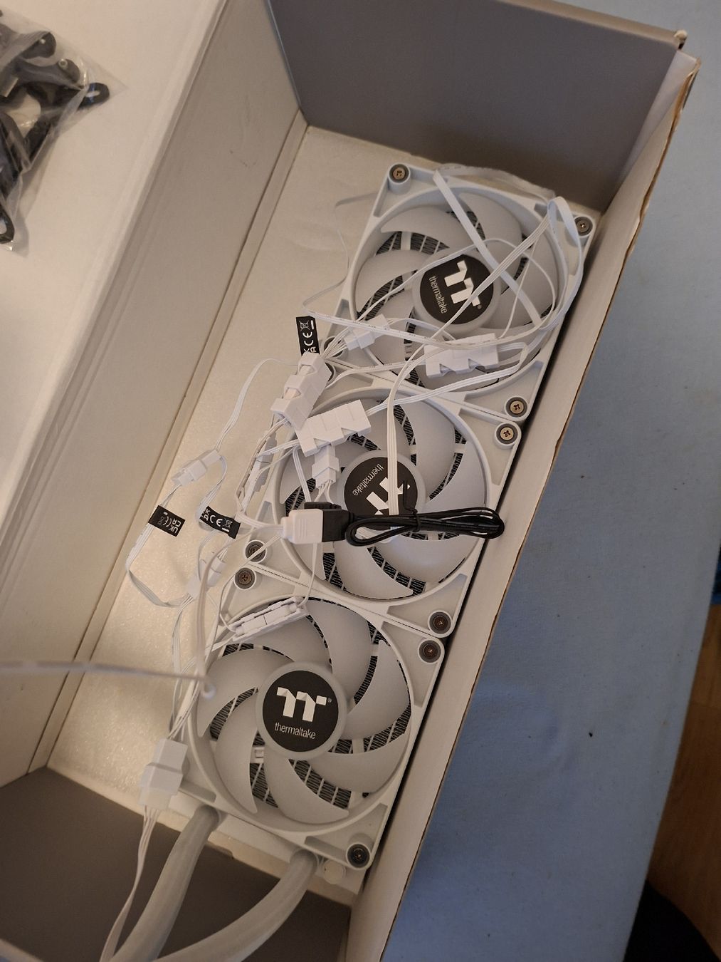 Thermaltake PCs: Wasserkühler (NEU)TH360 V2 ARGB Sync Snow Edition NEW – Neu und originalverpackt aus Mettmenstetten von C.Hof5 3