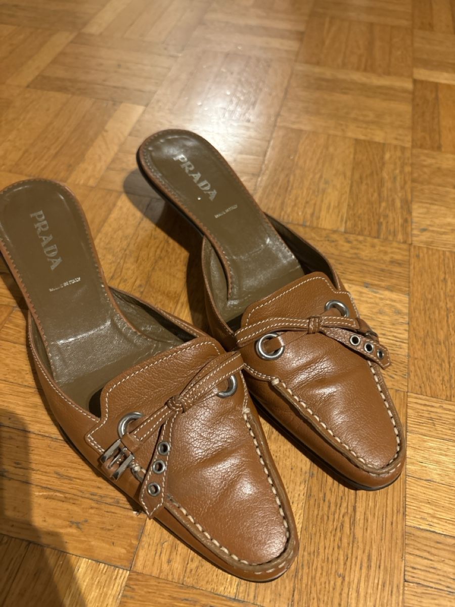 Prada Chaussures femmes: Mules Prada cuir marron taille 38 boîte sac – D'occasion à Satigny par gig_rn62