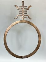Asiatika Grosser Messingreif mit Schriftsymbol