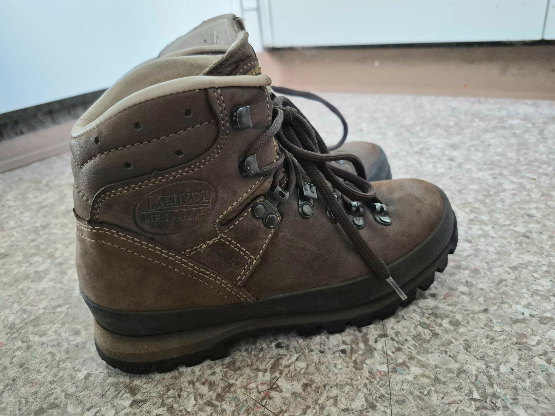 Meindl Scarpe da donna: Meindl Borneo 2 MFS Wanderschuhe Kat. B, Gr. 38 – Usato da Winterthur venduto da EH47 3