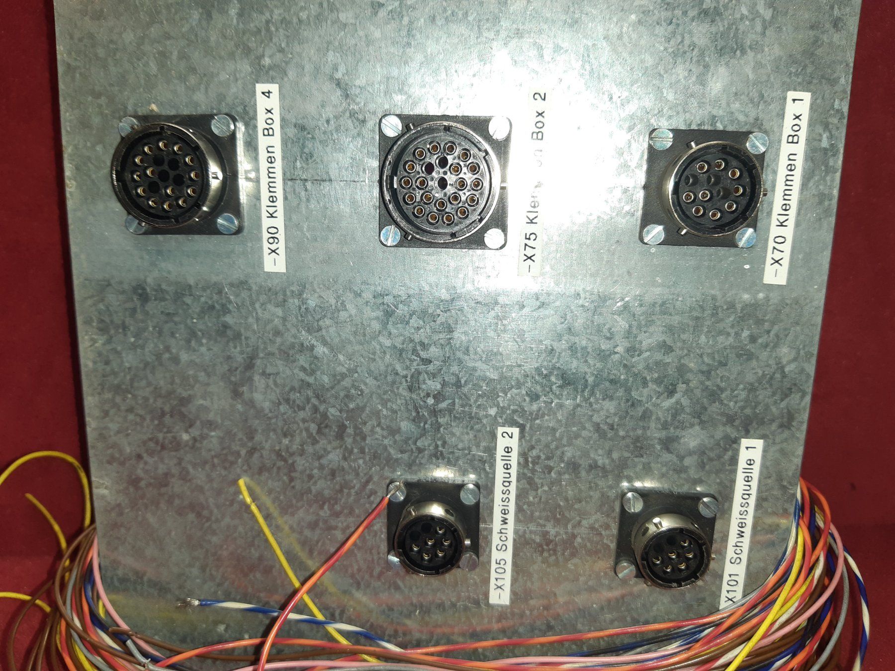 Fiches d'alim.: Stecker Tafel, Steckebuchsen auf Halteblech – D'occasion à Lohn-Ammannsegg par Molch7 1