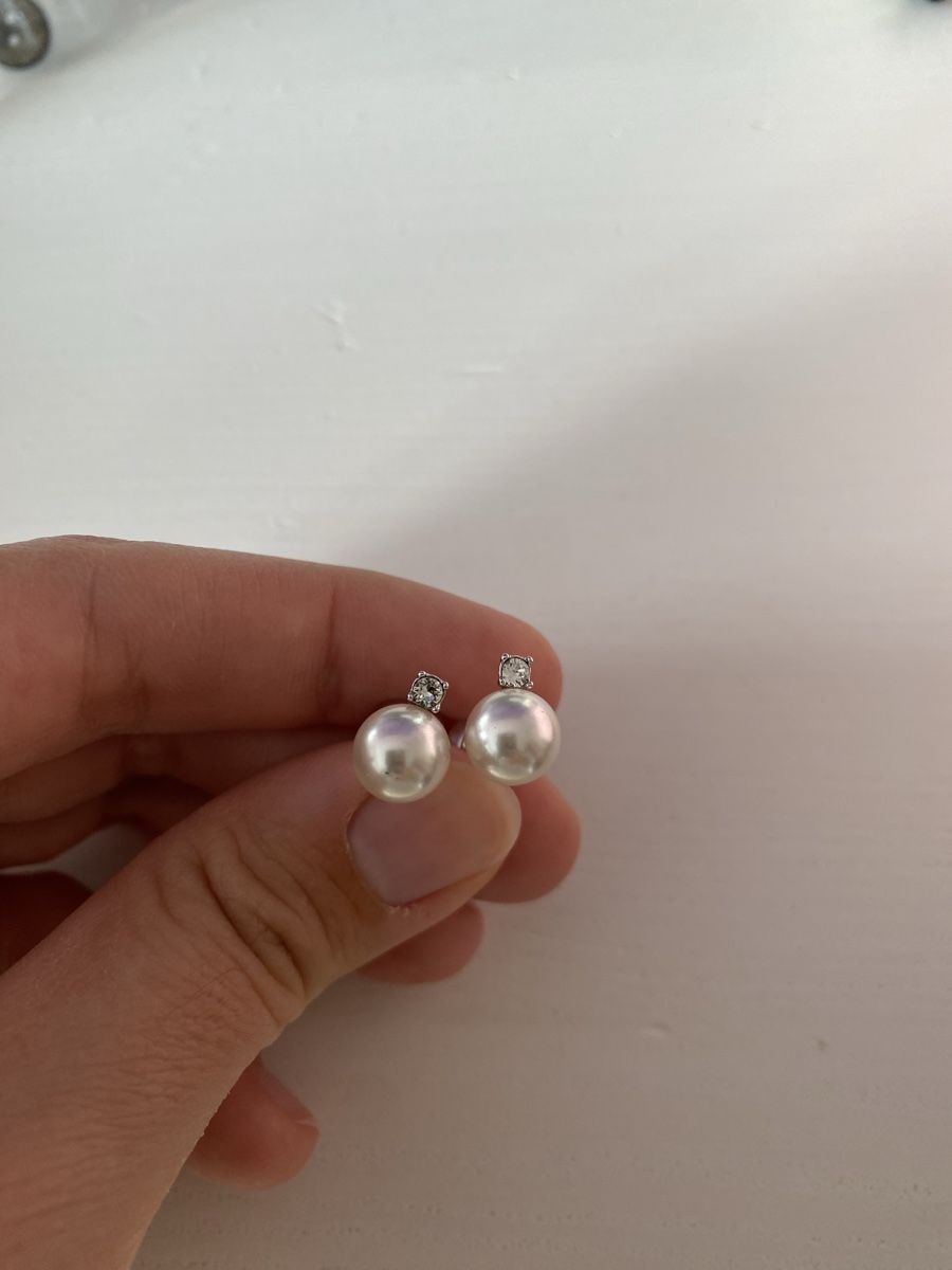 Ohrringe & -stecker: Perlen Ohrstecker mit Zirkonia silberfarben – Gebraucht aus Hünenberg von a.u.849