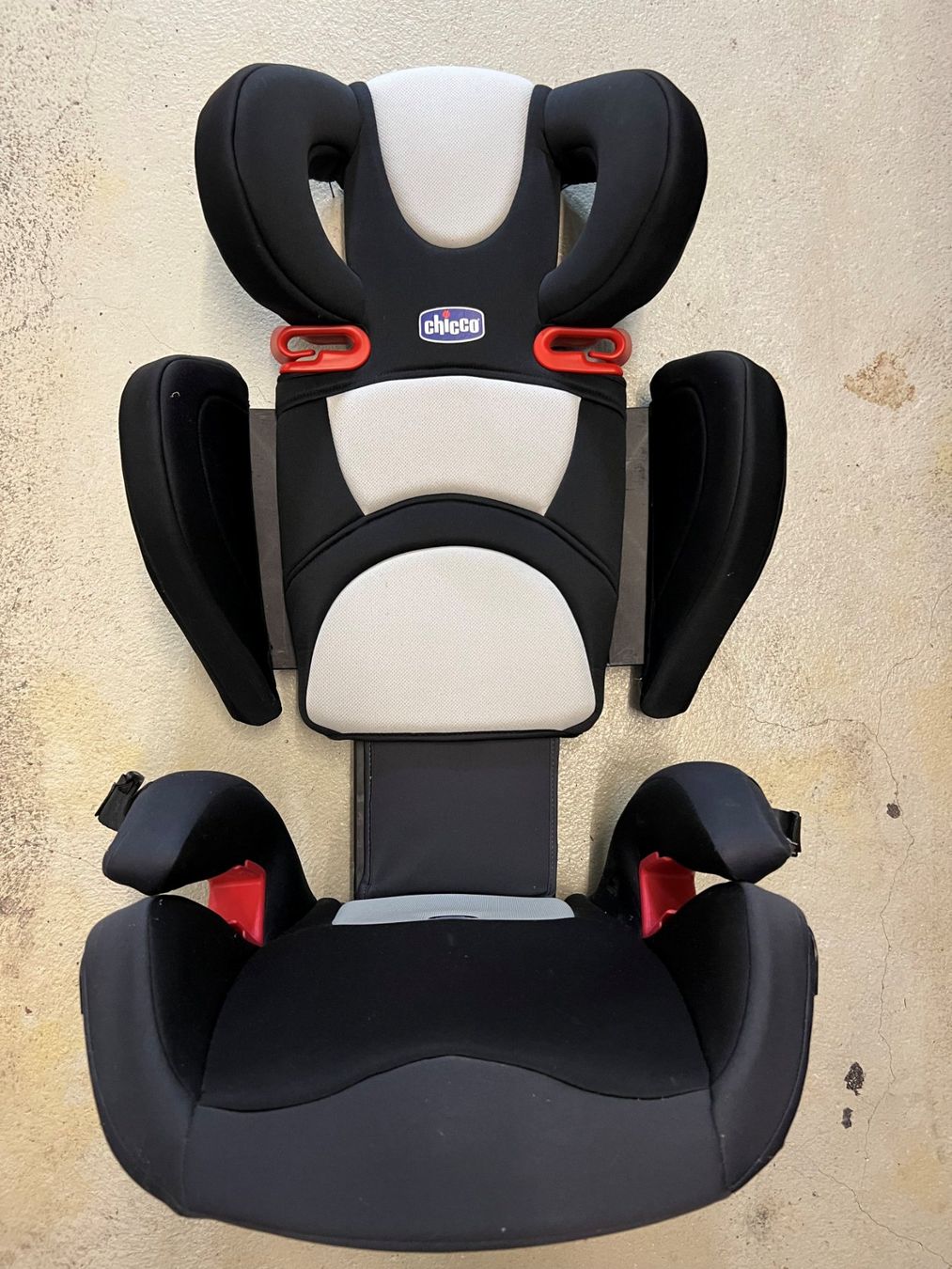 Chicco Seggiolini per auto: Chicco Autokindersitz 15-36 Kg – Usato da Matzingen venduto da Bluamli
