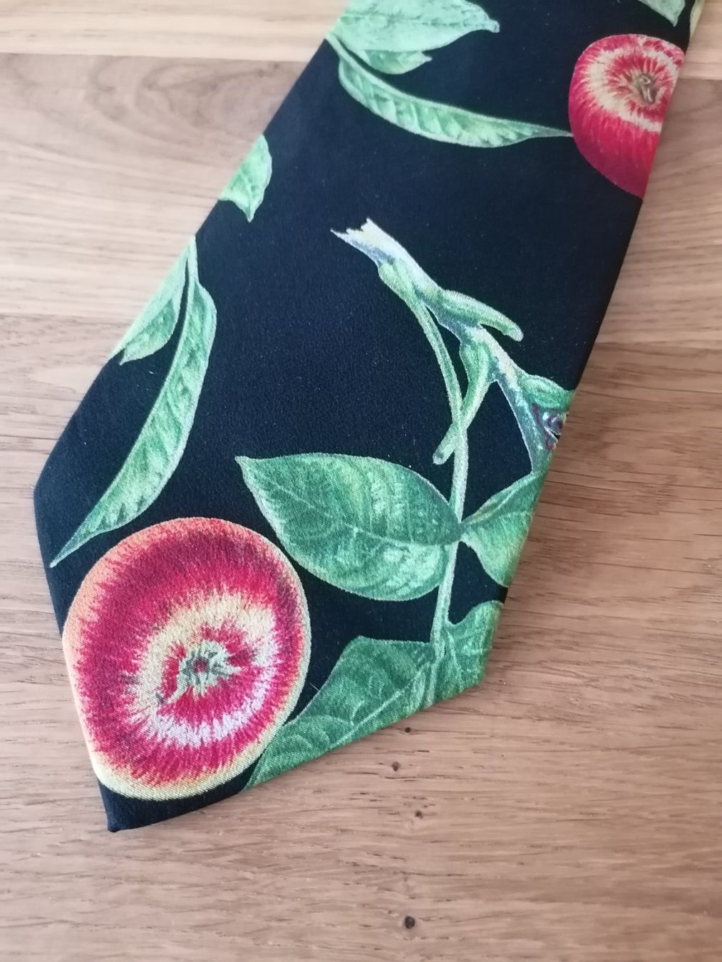 Fabric Frontline Cravatte: Fabric Frontline Zürich Krawatte - Nr. 21 – Usato da Basel venduto da vintagecollector 1