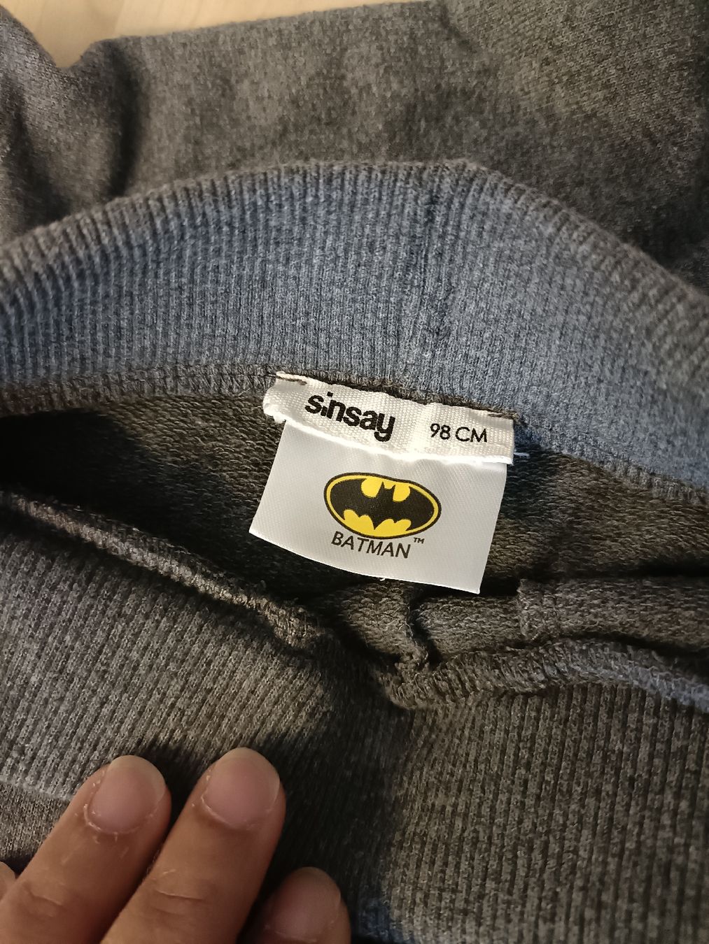 Completi: Batman Jogginganzug, Grösse 98-104,  – Usato da Rotkreuz venduto da mar_wn5h 1