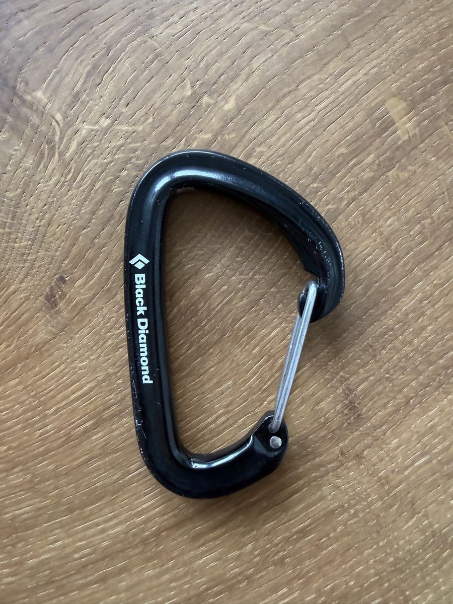 Matériel de grimpe: Karabiner Black Diamond schwarz – D'occasion à Goldingen par Thomas.Perrin