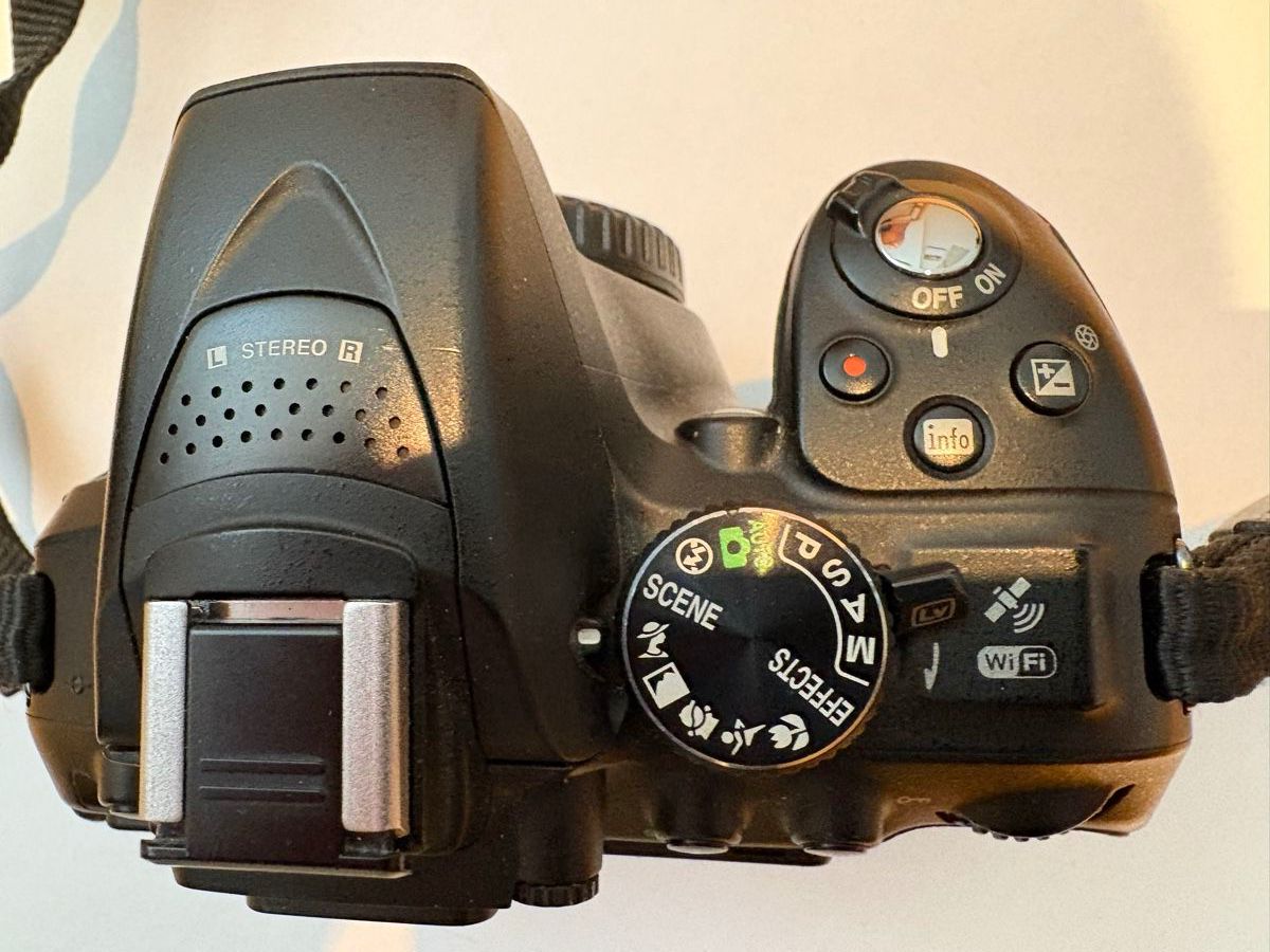 Nikon Appareil photo: Nikon D5300 Digitalkamera – D'occasion à Binningen par chneu84 1