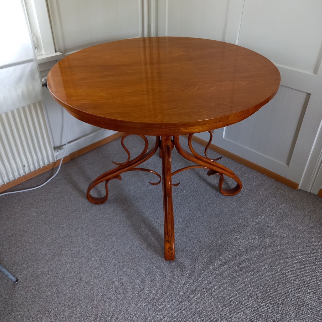 Thonet Tische: Runder Salontisch, Esstisch, Jugendstil – Gebraucht aus Staad SG von jla_78qj 1
