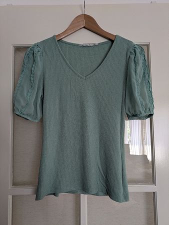 T-Shirt mit Puffärmeln Grösse S hellgrün NAF NAF 