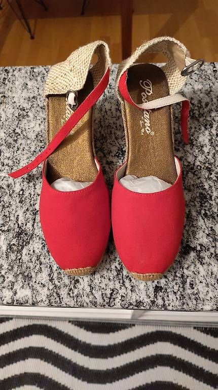 Scarpe da donna: Rote Absatzschuhe - Gr. 41 – Usato da Zug venduto da martine_