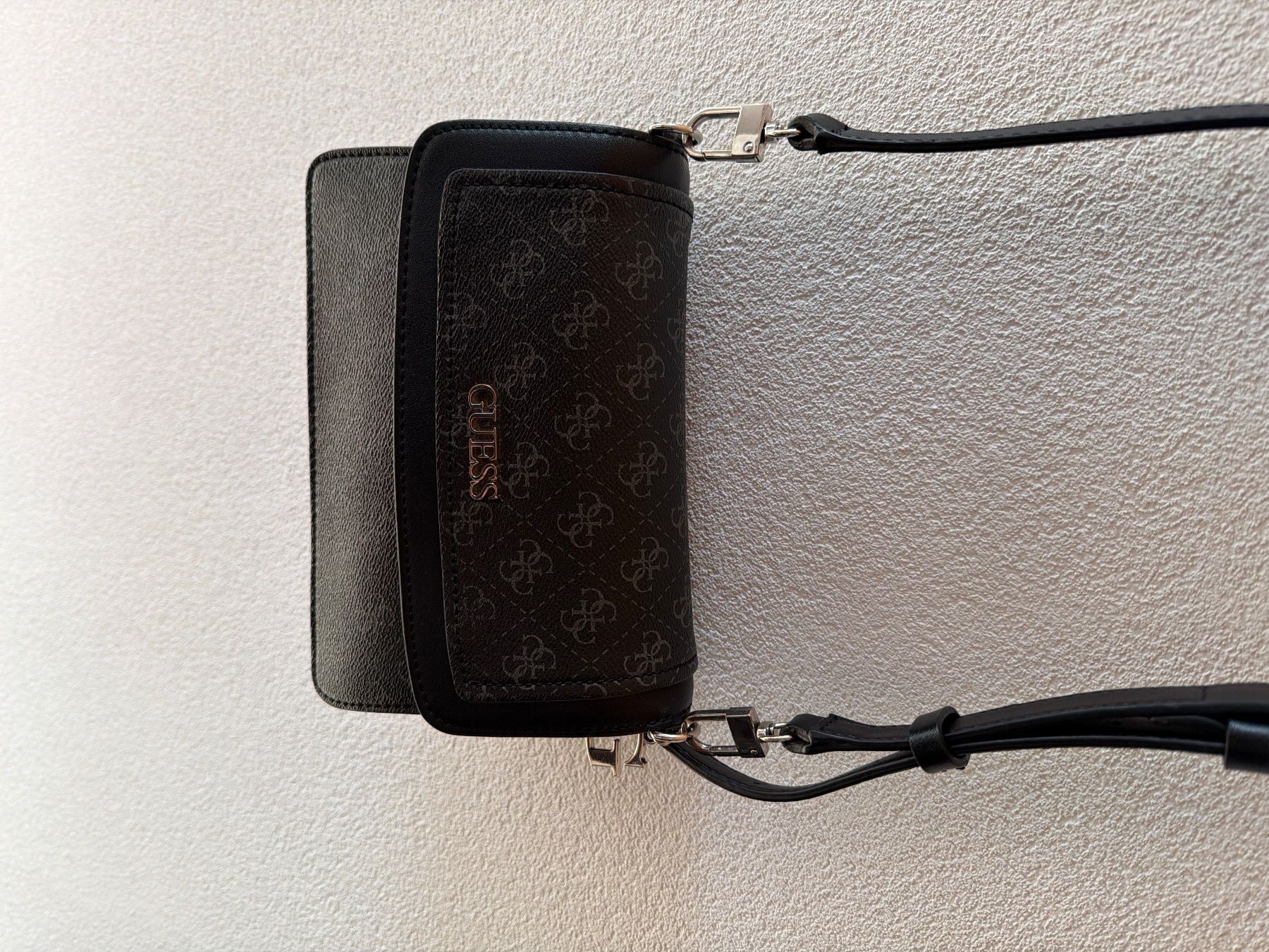 Guess Taschen für Damen: Guess Tasche – Gebraucht aus Eggerberg von Truffi99