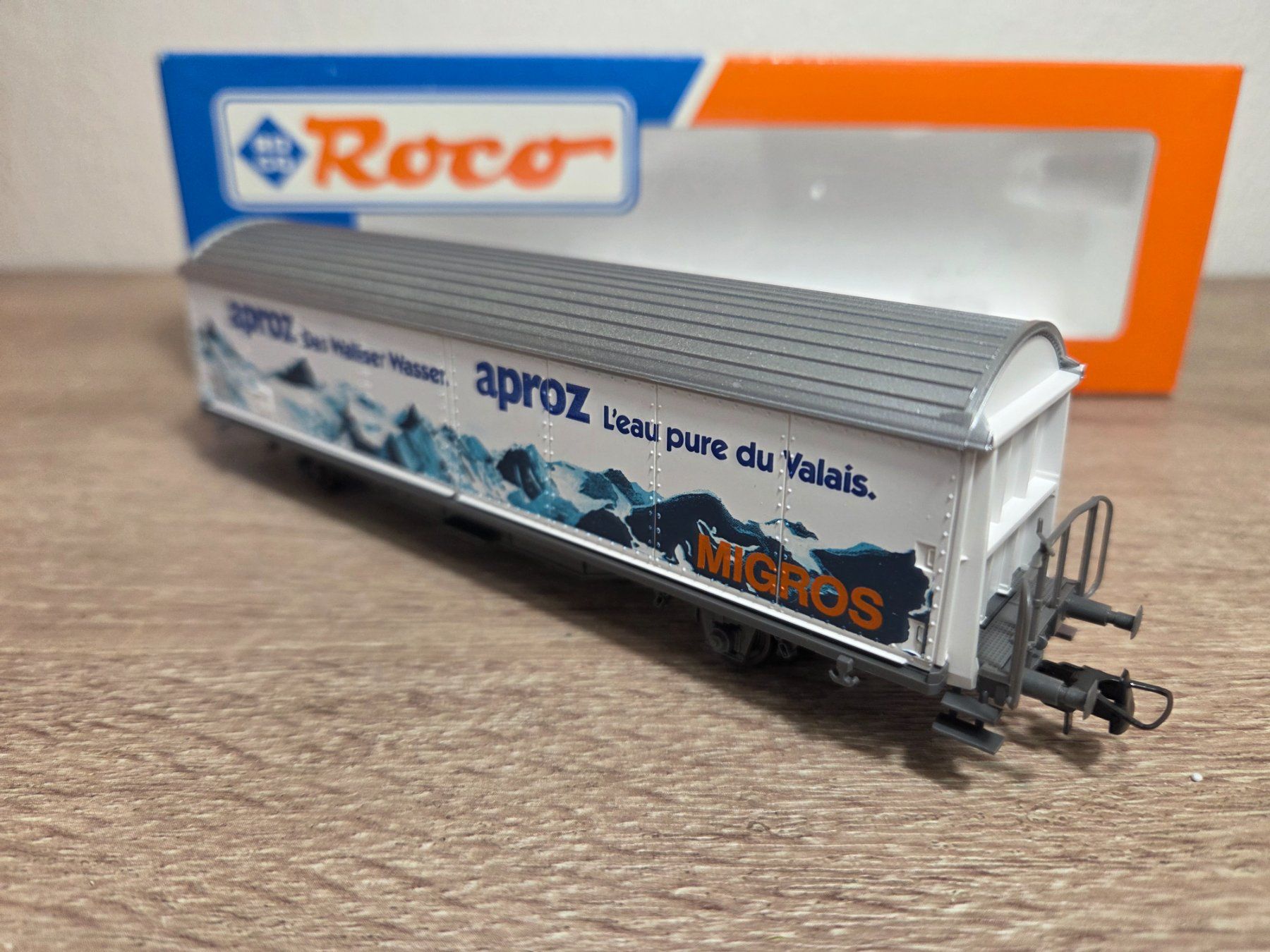 Roco Modellini di ferrovie: Roco 291032 Güterwagen Aproz SBB H0 – Nuovo e nell'imballaggio originale da St-Aubin-Sauges venduto da Lo_Go 3