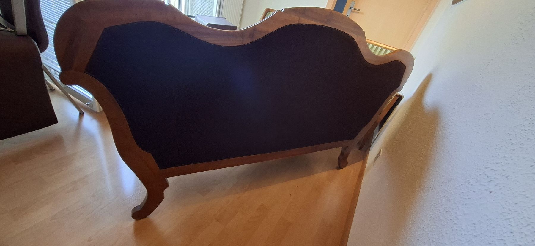 Divani: Antikes Sofa mit Stoffbezug und Holzrahmen – Usato da Buochs venduto da buochser6 3