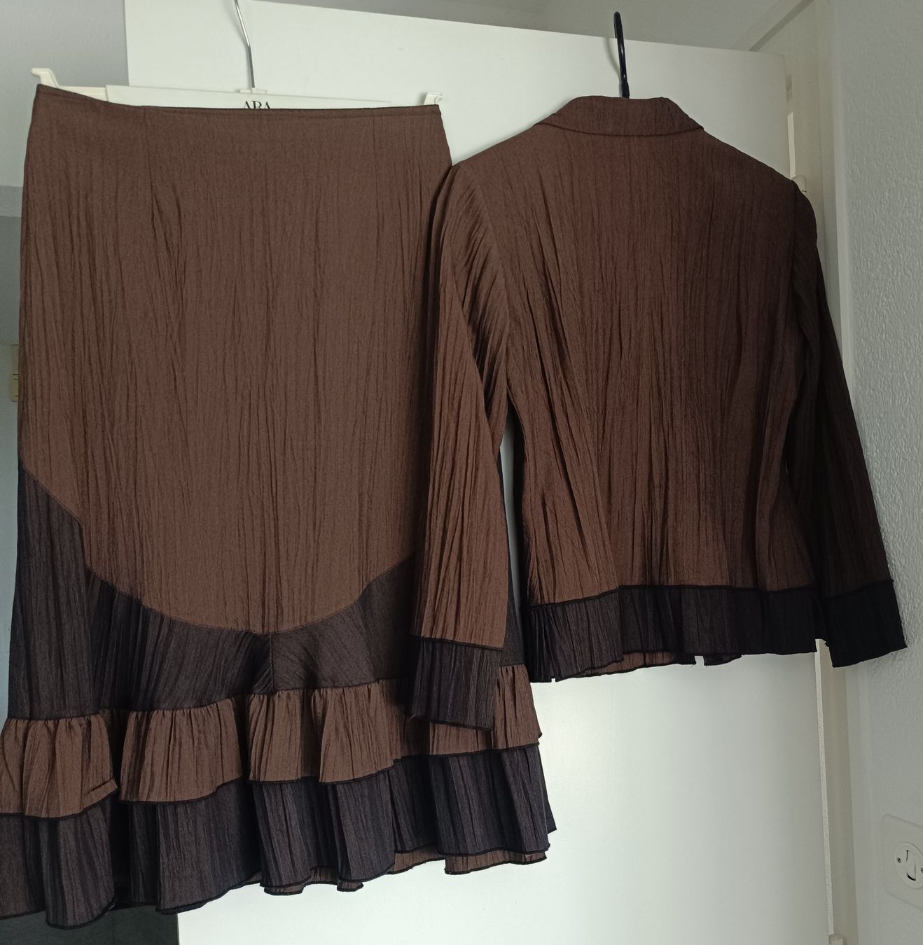 Completi & Tailleur: TAILLEUR JUPE+HAUT, TAILLE 36 – Usato da Sion venduto da andreina52 1