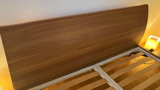 Letti: Holzbett 1.8m mit Rost – Usato da Root venduto da kimvbui 3