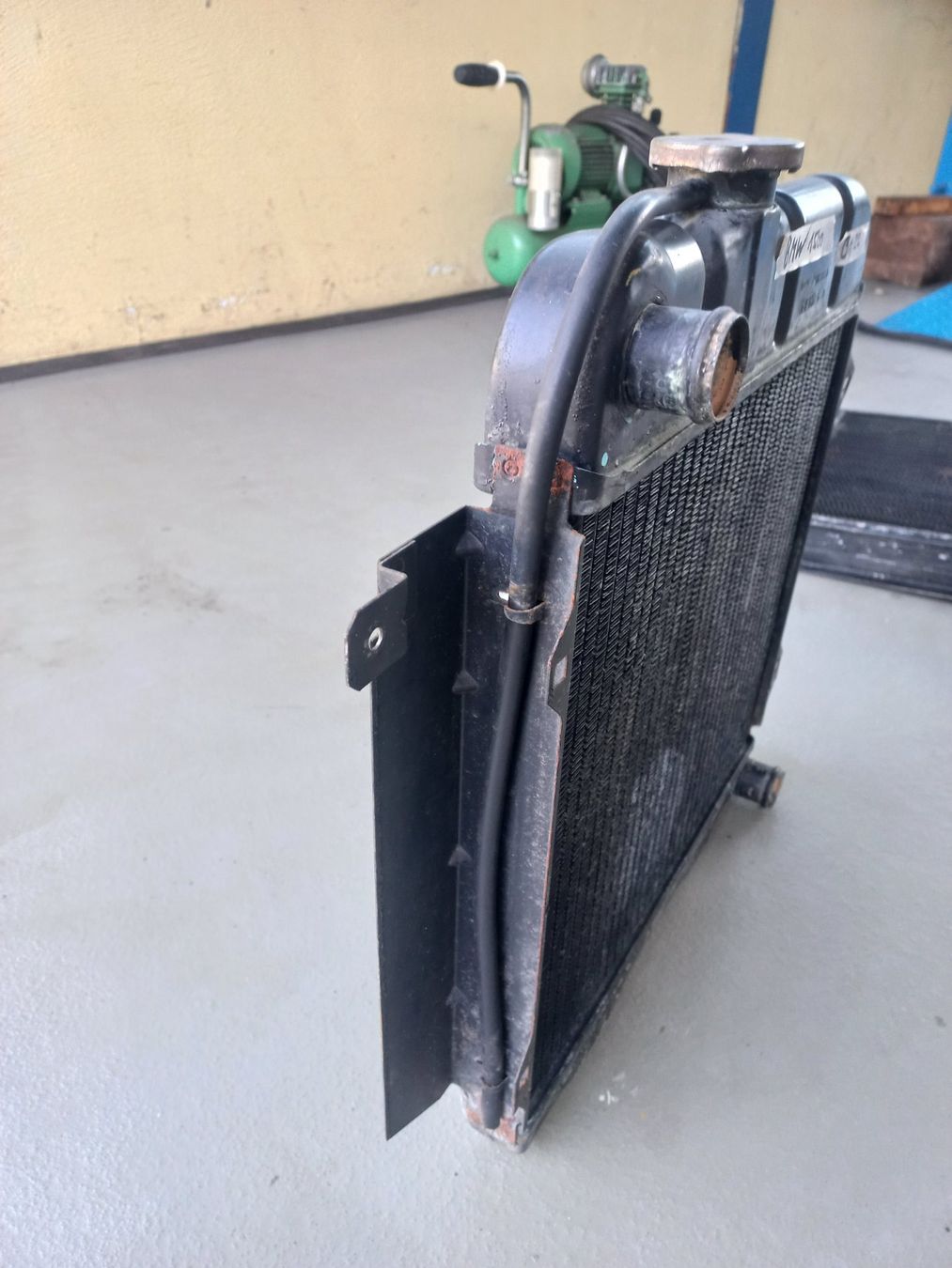 BMW Tutti pezzi di ricambio auto: gebrauchter Oldtimer Kühler Wasserkühler BMW 1500 – Usato da CH - DULLIKEN venduto da classiccarpartsstore 4