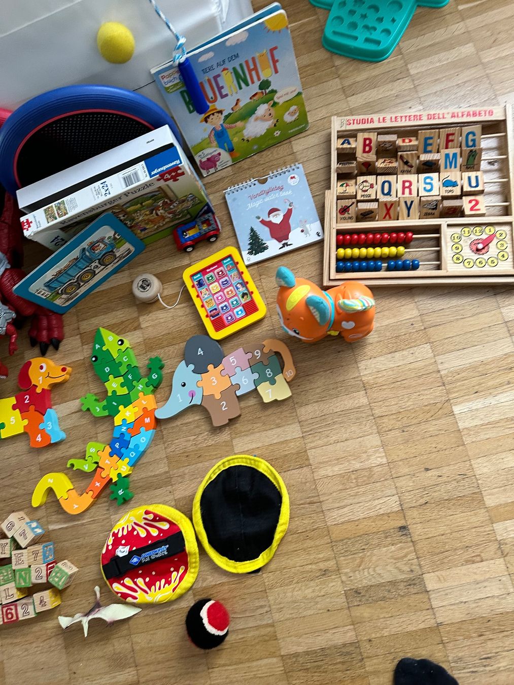 Giocattoli: Diverse Spielsachen inkl. Kiste – Usato da Zürich venduto da Maximum78 3