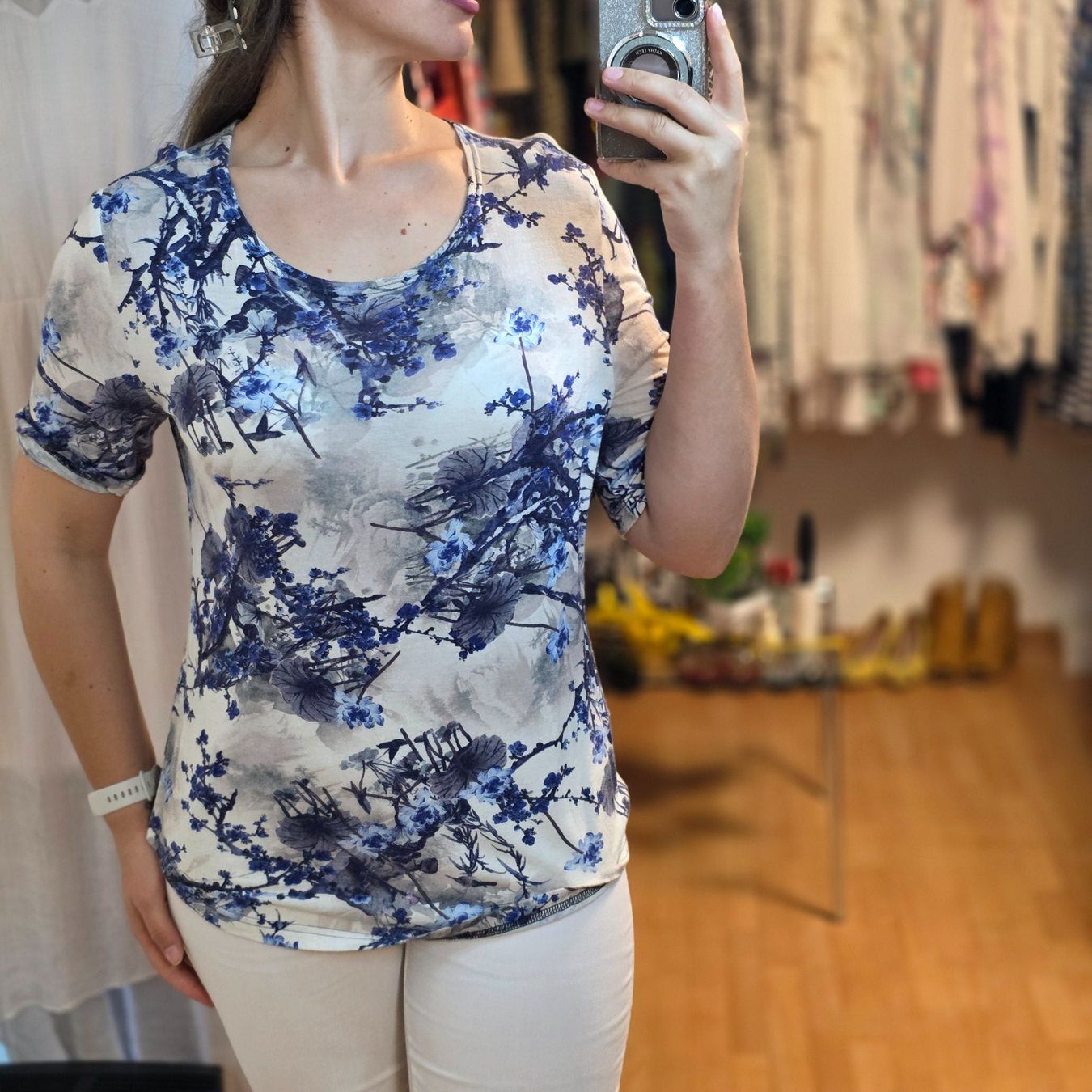 Blusen: Bluse L  floral elastisch Viskose – Gebraucht aus Wald ZH von CapLux