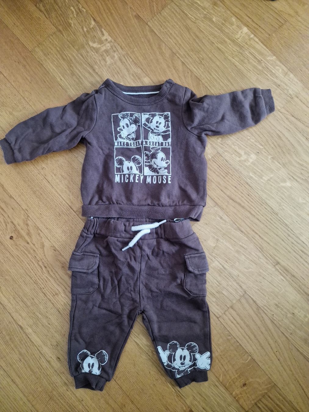 C&A Lotti & Set di vestiti: Disney Mickey Mouse Set grösse 68 – Usato da Schliern b. Köniz venduto da Jemy94