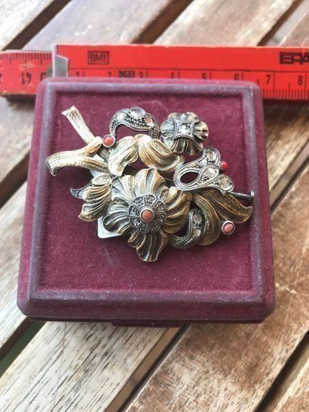 Spille & Fermagli: Brosche um 1840 mit Diamanten u Korallen – Usato da Tübach venduto da Tijera 1