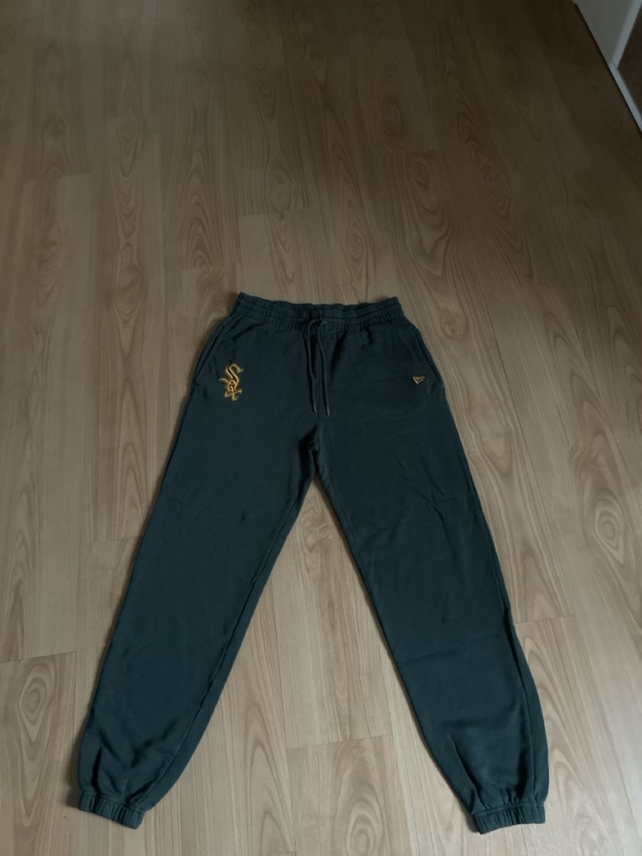 Pantaloni: New Era Sweatpants – Usato da Kloten venduto da afr_6bsl
