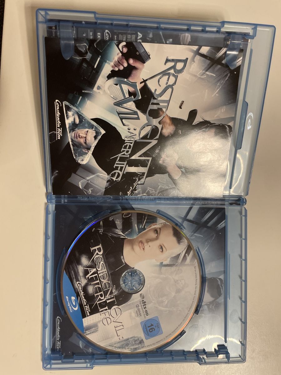 Tous les DVDs: Resident Evil: Afterlife / Blu-Ray – D'occasion à Zürich par Bomboo 2