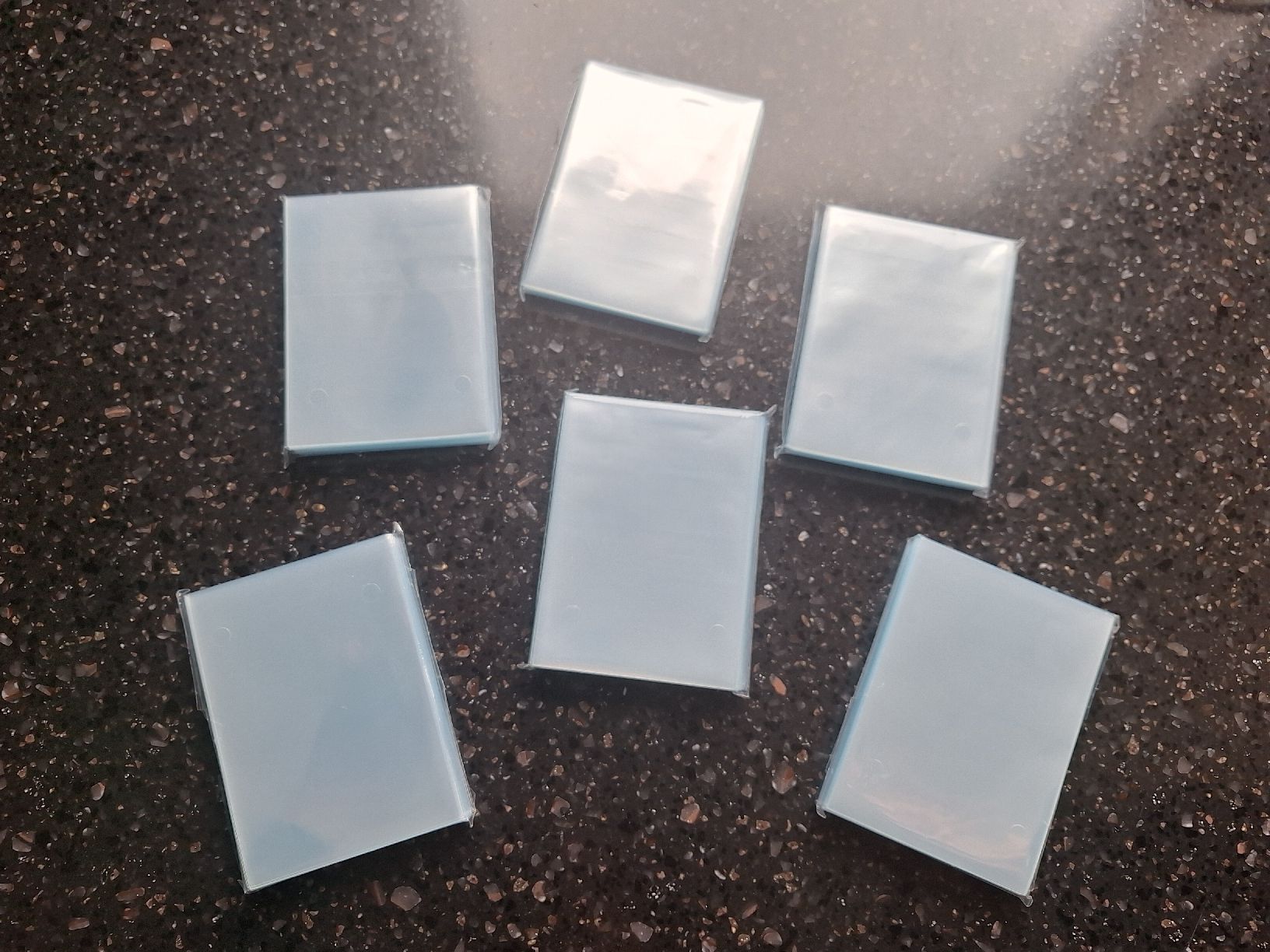 Giochi: Sleeves für Spielkarten – Nuovo (secondo la descrizione) da Aesch BL venduto da ChezToKa