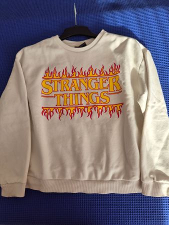 Stranger Things sweatshirt beige mit Flammenmotiv Grösse M