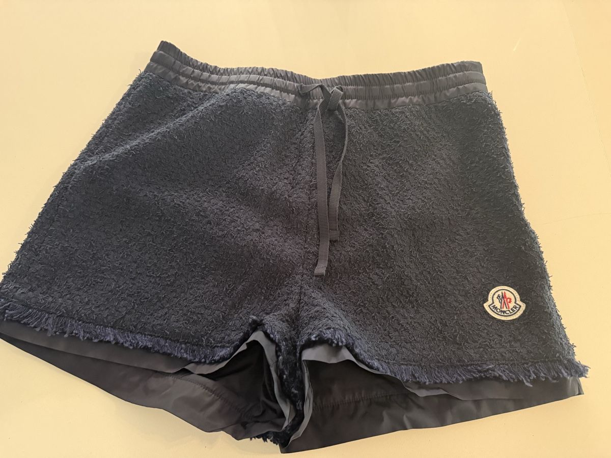 Moncler Pantaloni: MONCLER Shorts  – Nuovo (secondo la descrizione) da Bäch SZ venduto da jfog