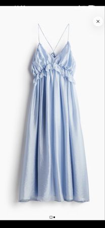 Robe longue bleue à fines bretelles