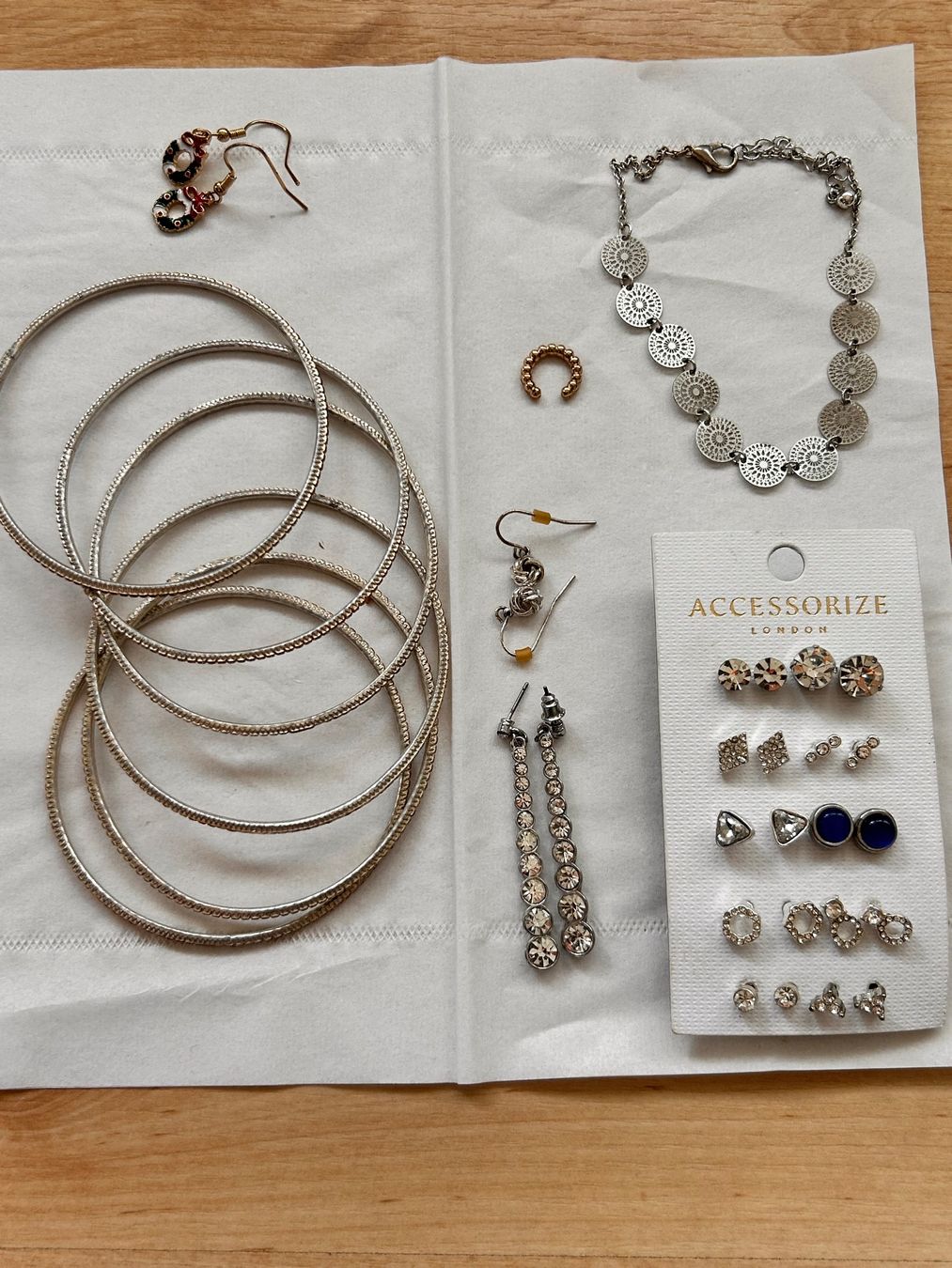 Altri gioielli: Modeschmuck Set Accessorize Armreifen Ohrringe gebraucht – Usato da Hirzel venduto da ver_rxz8