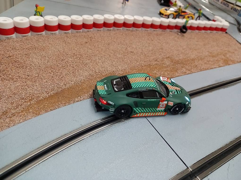 Carrera Rennbahnen: Carrera Digital 132 Porsche 911 RSR – Gebraucht aus Langenthal von noa_9wcy