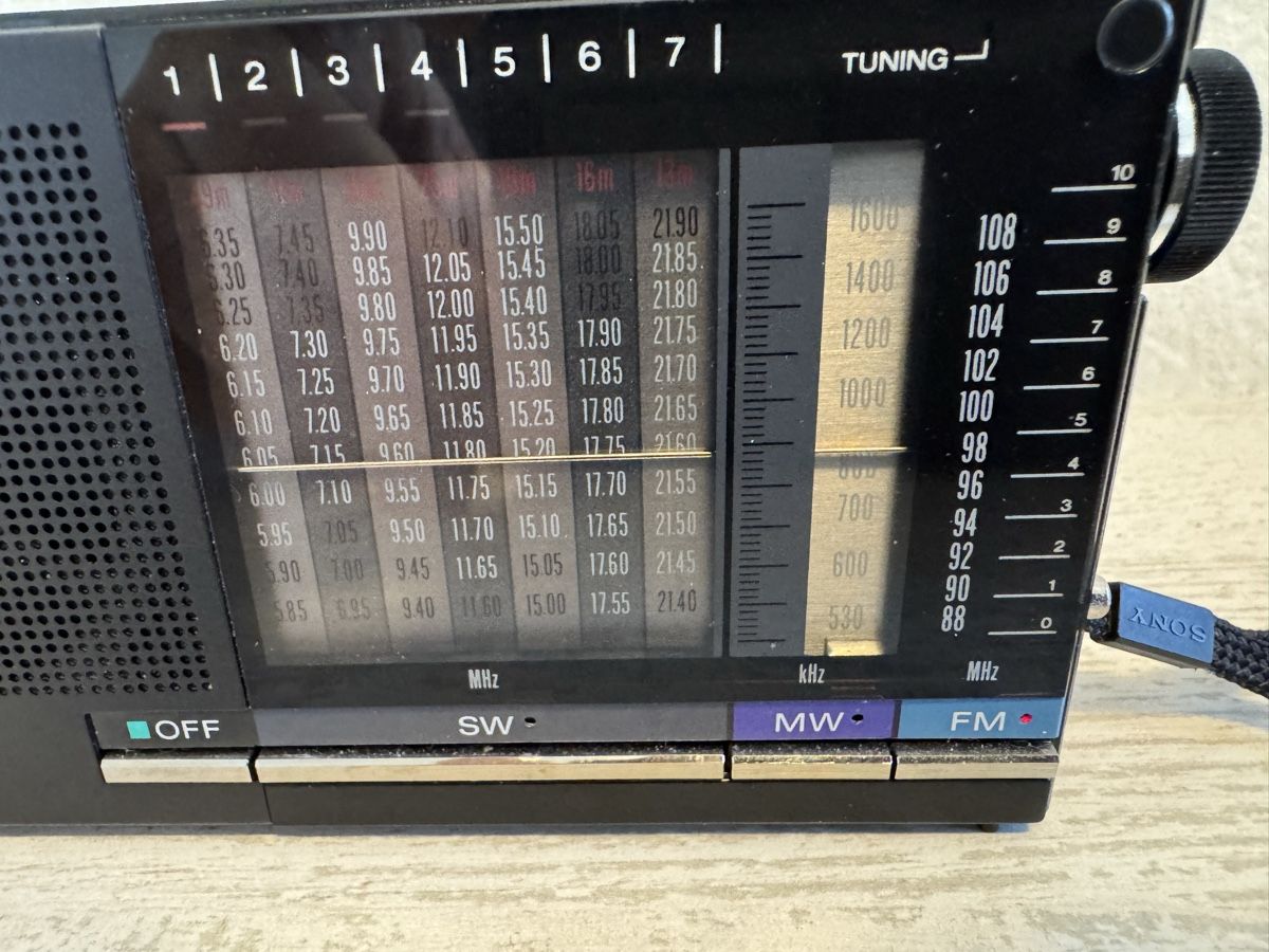 Sony Radio: Sony icf-5100 radio – Usato da Zunzgen venduto da milesdavis76 2