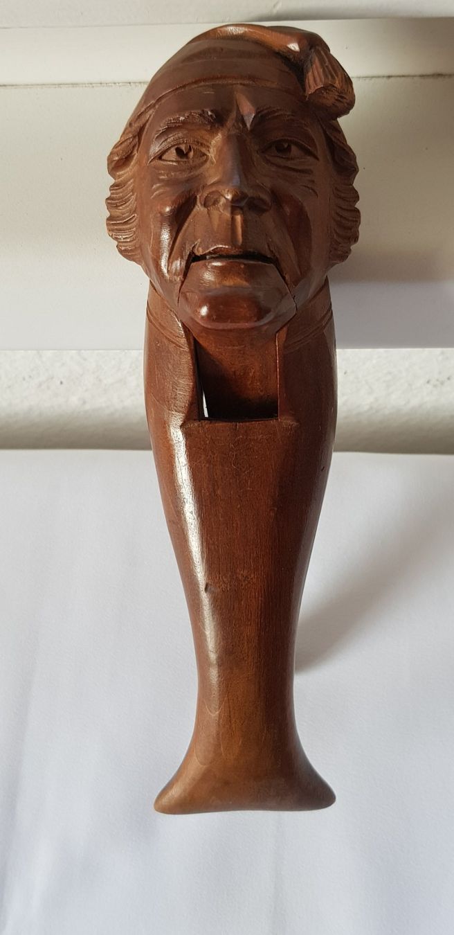 Statuette: Nussknacker "Männli mit Zipfelmütze" geschnitzt Brienz – Usato da Dällikon venduto da Toyfan 1