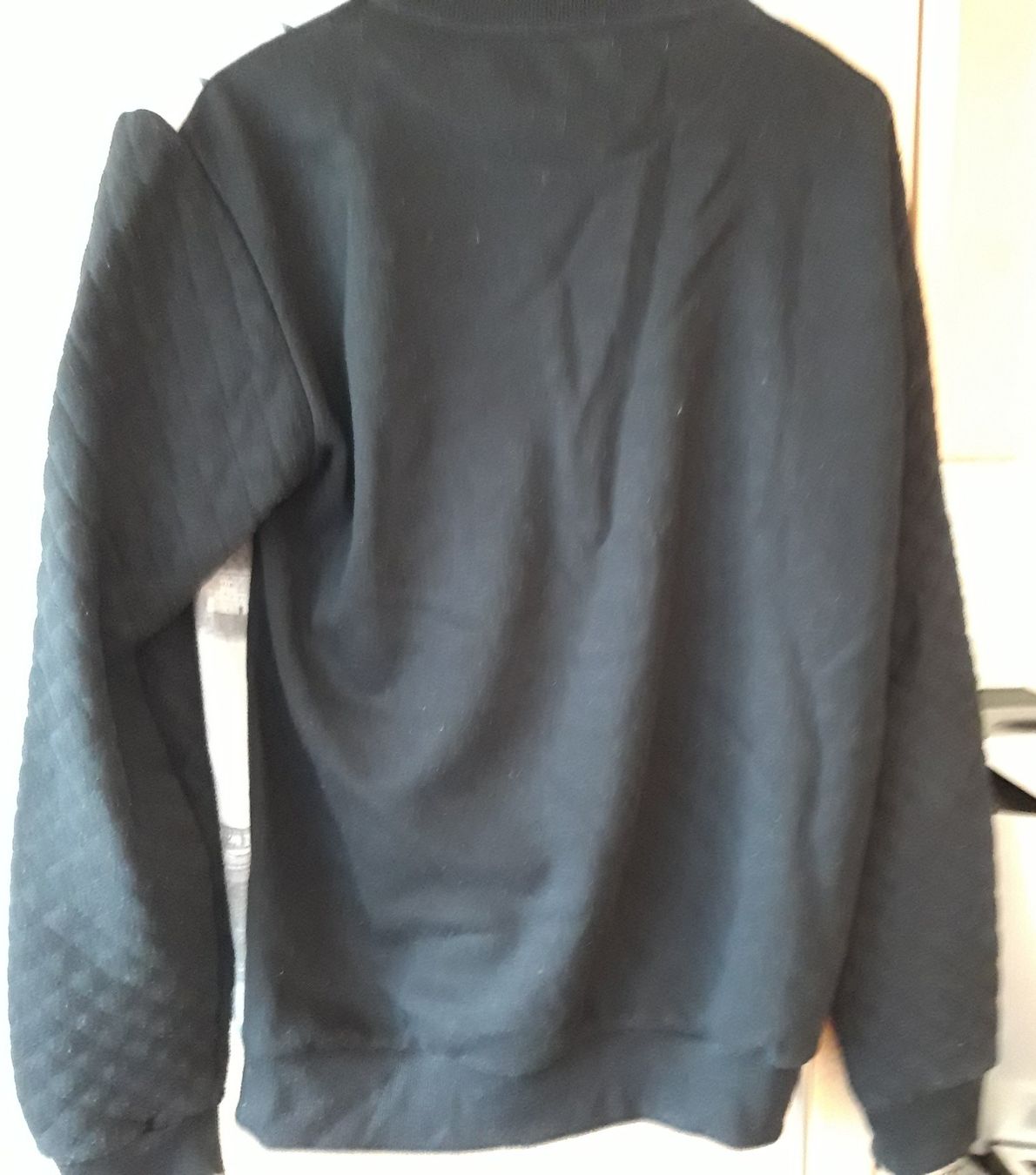 Pullover & Sweatshirts: pullover schwarz weiss – Gebraucht aus wolfertswil von februartag 1
