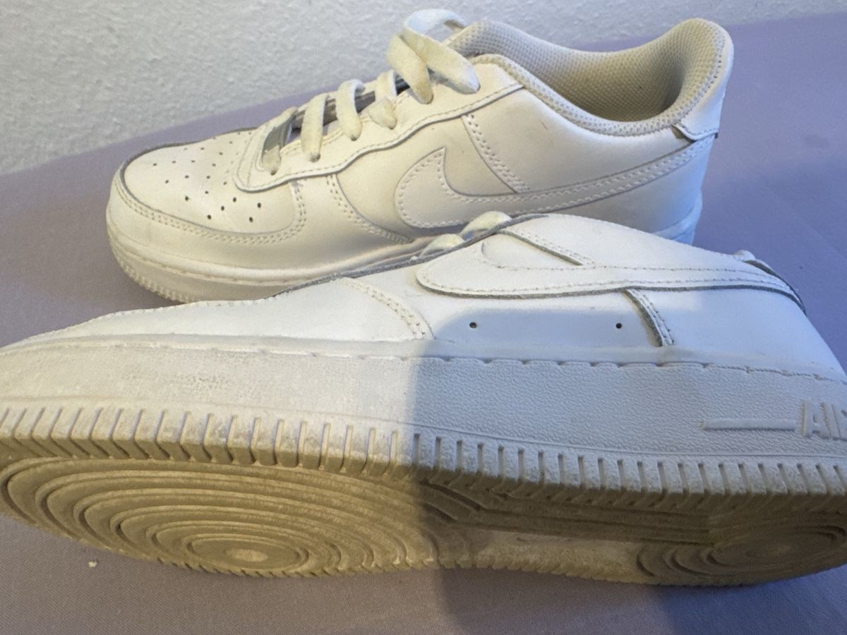 Scarpe da uomo: Nike Air Force 1 - Taille 36,5 - Classique et confortables – Nuovo (secondo la descrizione) da Blonay venduto da Celuna 1