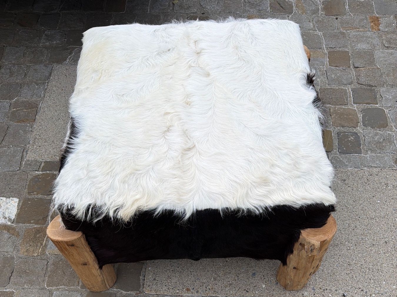 Hocker: Hocker Kuhfell – Gebraucht aus Seengen von phismial 1